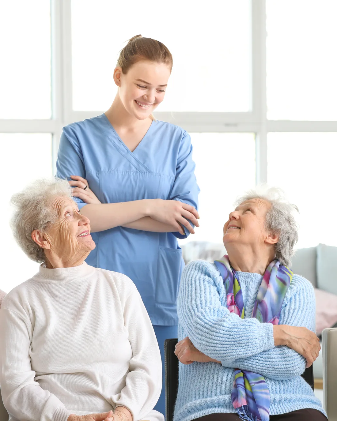 caretaker-laughing-with-two-senior-residents